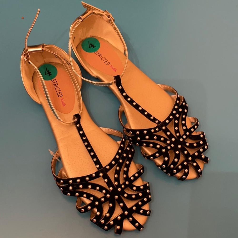 Restricted Kids Girls Gold/ Black Dress Shoes Size 4